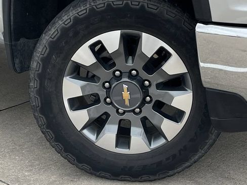 Used 2022 Chevrolet Silverado 2500 LT w/ Texas Edition AWD/4WD image 9