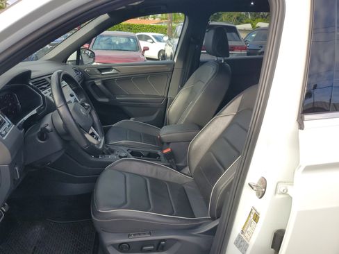 Certified 2022 Volkswagen Tiguan SEL R-Line image 24