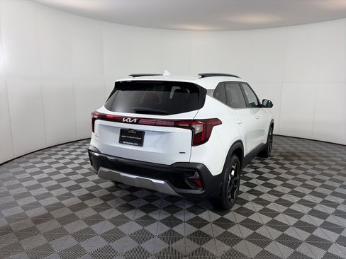 Certified 2024 Kia Seltos EX image 10