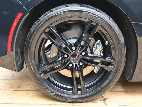 Used 2017 Chevrolet Corvette Stingray Coupe w/ 1LT RWD image 17