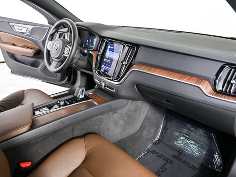 Certified 2025 Volvo V60 B5 Cross Country Plus image 25