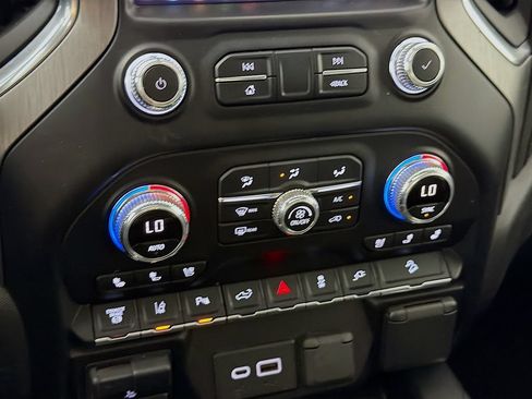 Used 2020 GMC Sierra 2500 Denali w/ Denali Ultimate Package AWD/4WD image 21