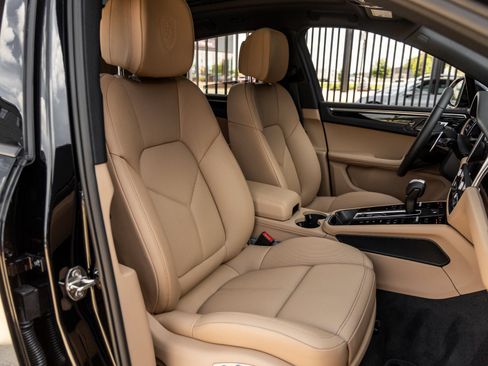 New 2026 Porsche Macan AWD/4WD image 46