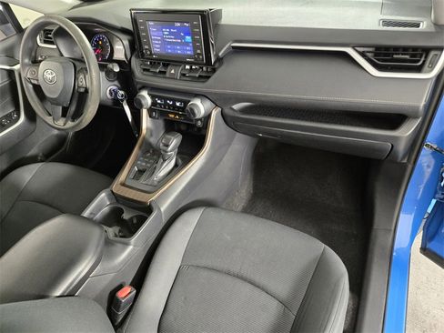 Used 2020 Toyota RAV4 LE image 18
