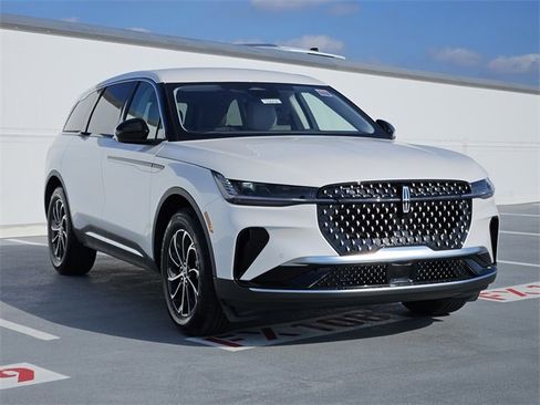 New 2026 Lincoln Nautilus Premier image 3