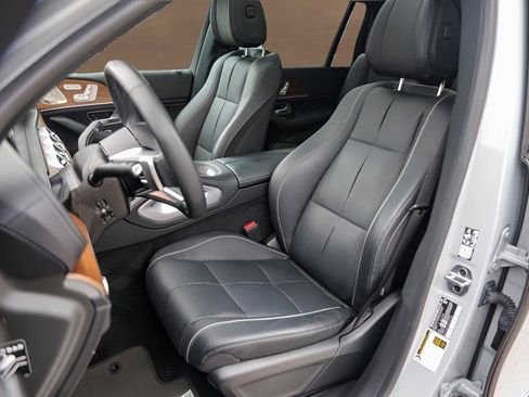 Used 2024 Mercedes-Benz GLS 580 4MATIC image 7