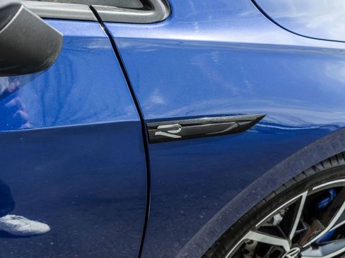 Used 2024 Volkswagen Golf R AWD/4WD image 4