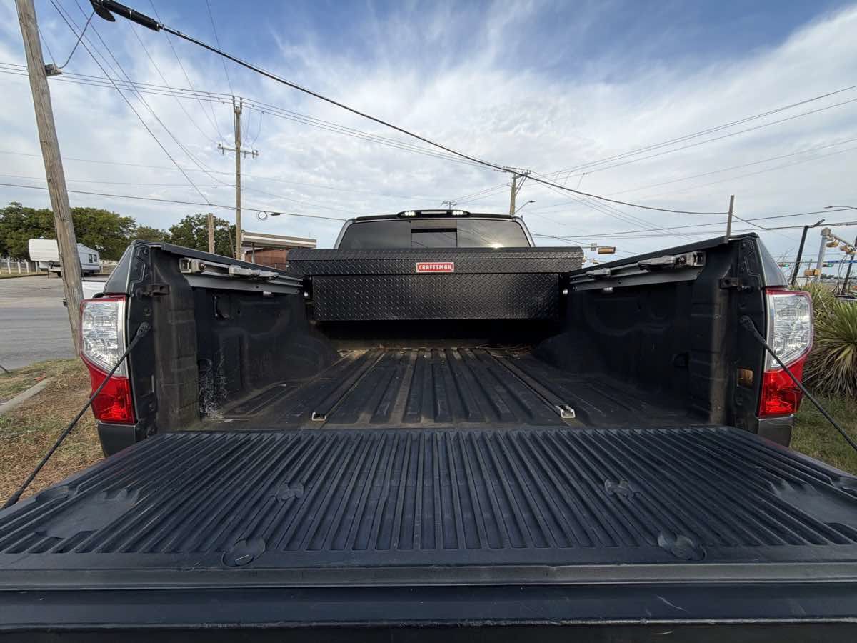 Used 2017 Nissan Titan SV AWD/4WD image 7