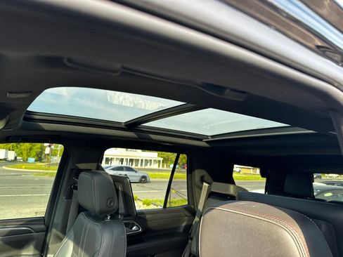 Used 2021 Chevrolet Tahoe RST w/ Luxury Package AWD/4WD image 19