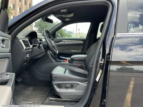 Used 2022 Volkswagen Atlas Cross Sport SE FWD image 8