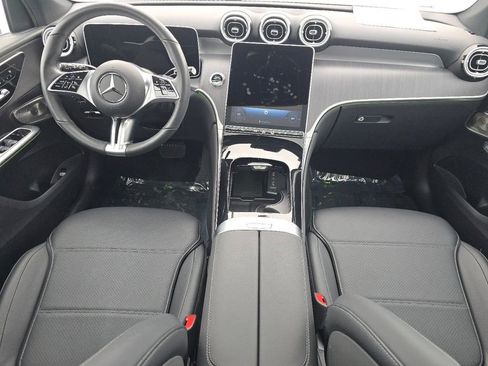 Used 2025 Mercedes-Benz GLC 300 4MATIC image 22
