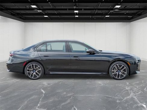 Used 2023 BMW i7 xDrive60 image 11