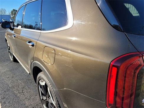 Used 2024 Kia Telluride S w/ S Sunroof Package image 7