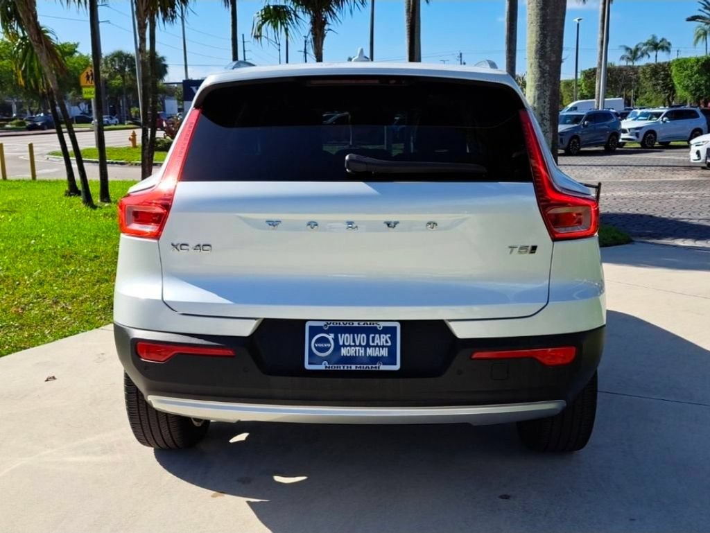 Used 2021 Volvo XC40 T5 Momentum w/ Climate Package AWD/4WD image 5