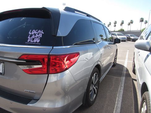 Used 2023 Honda Odyssey Touring image 3