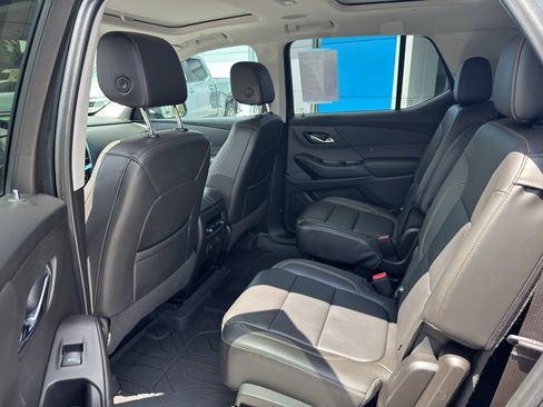 Used 2021 Chevrolet Traverse LT w/ LT Premium Package AWD/4WD image 15