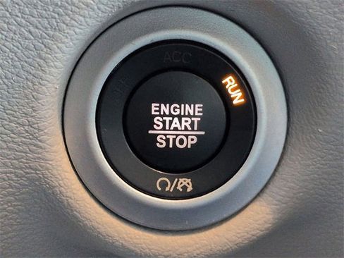 Certified 2023 Chrysler Pacifica Touring-L image 21