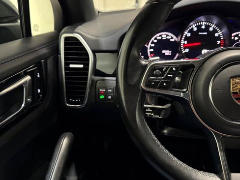 Used 2022 Porsche Cayenne Coupe AWD/4WD image 19
