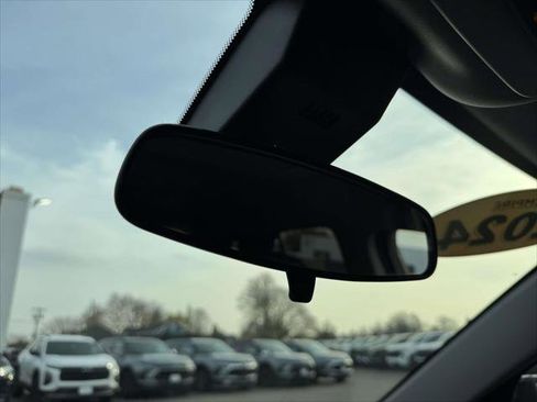 Used 2024 Chevrolet Equinox LT image 28