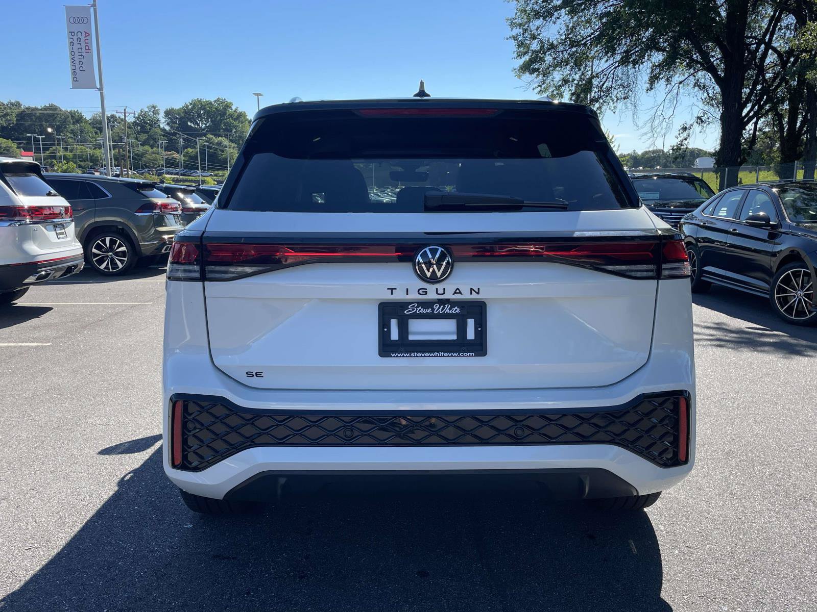 New 2026 Volkswagen Tiguan SE R-Line FWD image 6