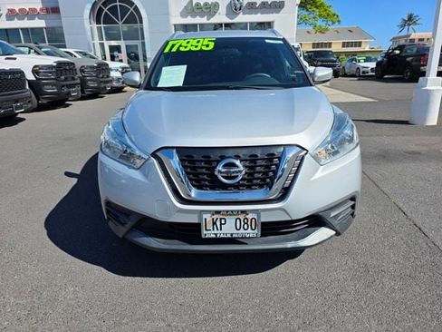Used 2019 Nissan Kicks SV FWD image 2