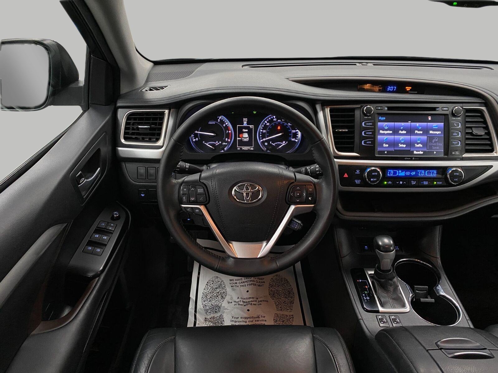 Used 2015 Toyota Highlander XLE AWD/4WD image 14