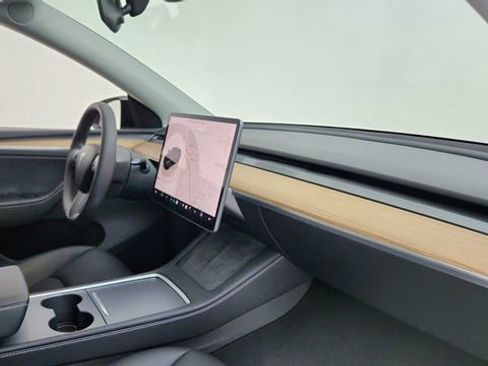 Used 2024 Tesla Model Y Long Range image 19