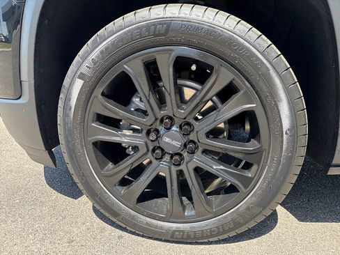 Certified 2022 GMC Acadia SLE w/ Driver Convenience Package image 46