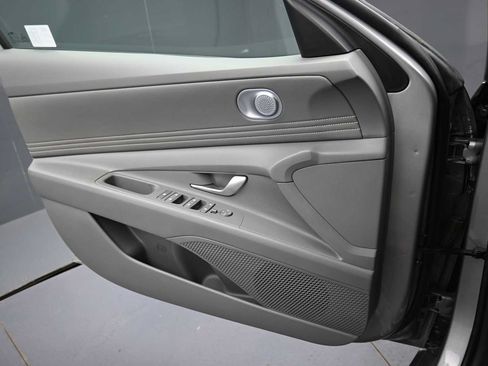 Used 2024 Hyundai Elantra SEL w/ Convenience Package FWD image 11