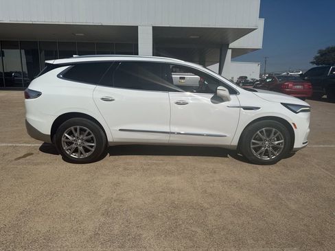 Used 2022 Buick Enclave Premium image 8