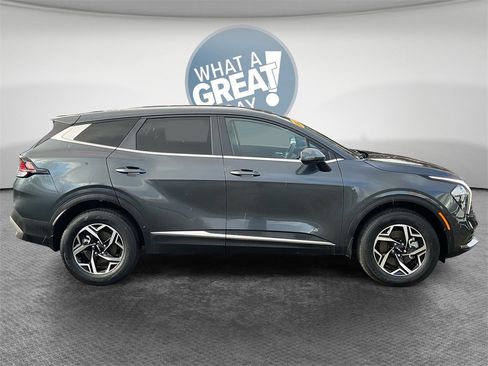 Used 2023 Kia Sportage LX image 2