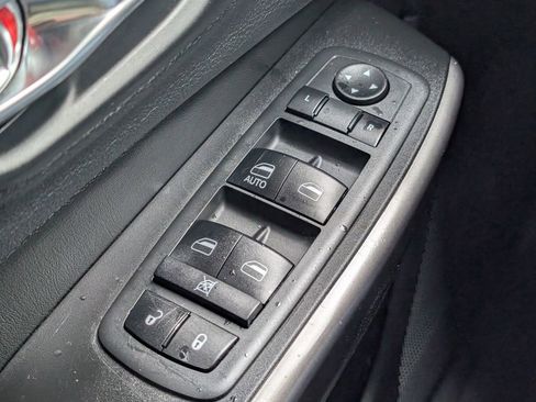 Used 2019 Jeep Cherokee Latitude w/ Popular Appearance Group image 10