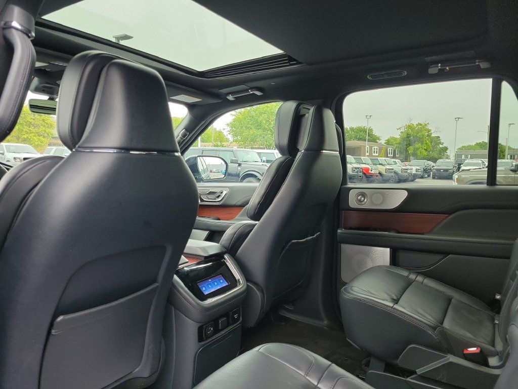 Certified 2023 Lincoln Navigator Reserve AWD/4WD image 16