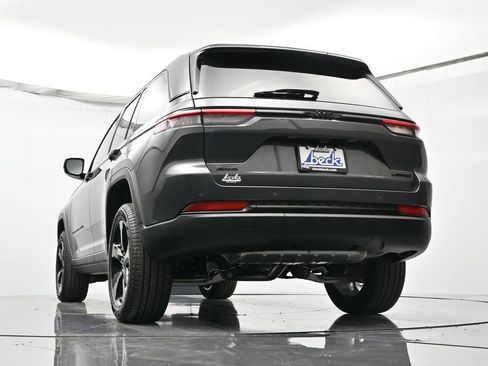 New 2025 Jeep Grand Cherokee Limited w/ Black Appearance Package image 38