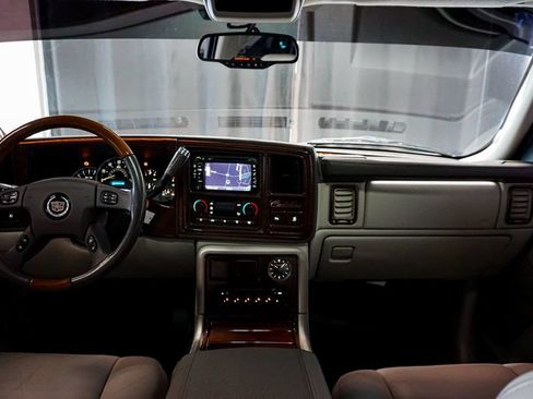 Used 2004 Cadillac Escalade EXT AWD/4WD image 56