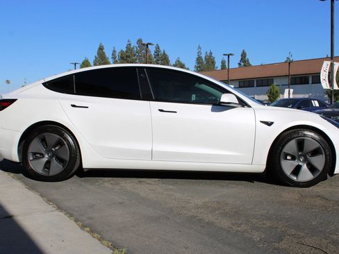 Used 2022 Tesla Model 3 Long Range AWD/4WD image 37