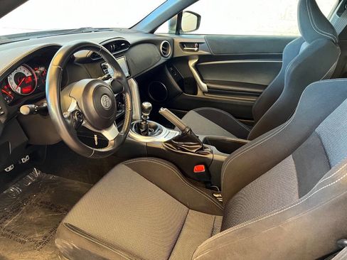 Used 2017 Toyota 86 image 5