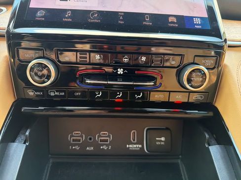 Used 2023 Jeep Grand Cherokee Summit AWD/4WD image 25