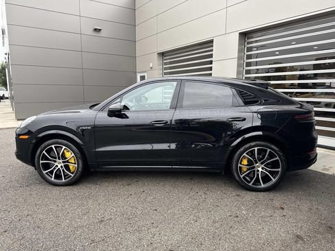 Used 2022 Porsche Cayenne Turbo S AWD/4WD image 4