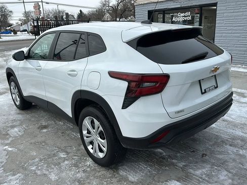 Used 2025 Chevrolet Trax LS image 7