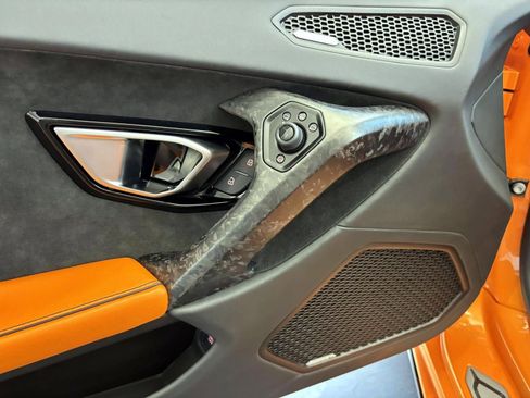 Used 2021 Lamborghini Huracan EVO RWD image 23