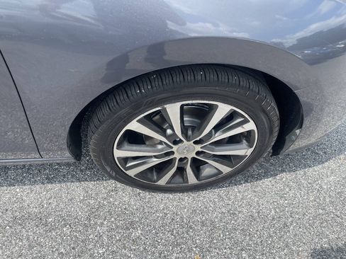 Used 2018 Hyundai Elantra GT FWD image 25