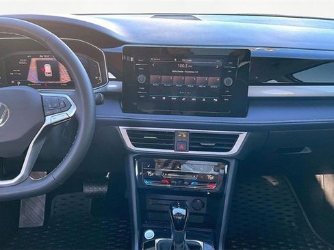 Used 2025 Volkswagen Taos SEL image 6