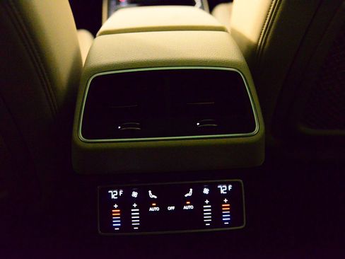 Used 2023 Audi e-tron Premium w/ Convenience Plus Package image 27