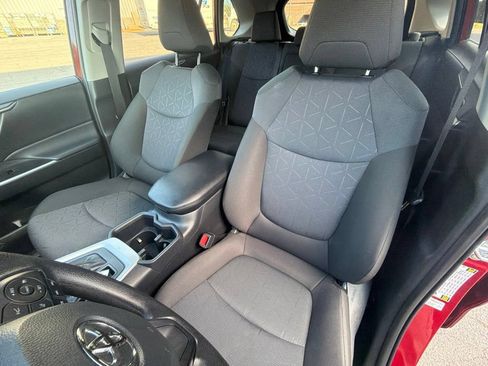 Used 2025 Toyota RAV4 XLE AWD/4WD image 13