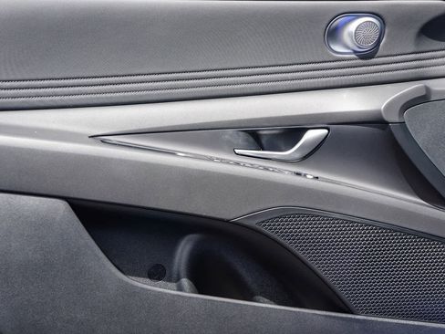 Certified 2025 Hyundai Elantra SEL FWD image 29