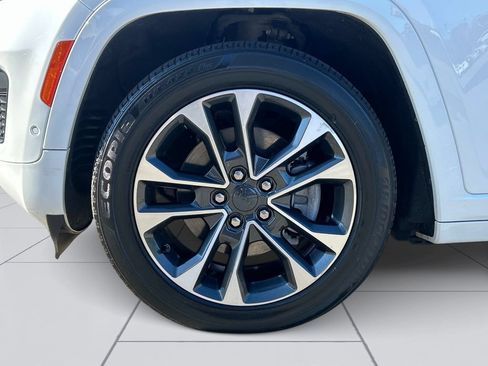 Used 2023 Jeep Grand Cherokee Overland w/ Advanced Protech Group III AWD/4WD image 12