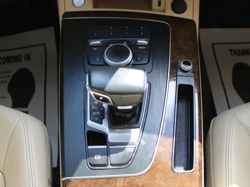 Used 2020 Audi Q5 2.0T Premium image 26