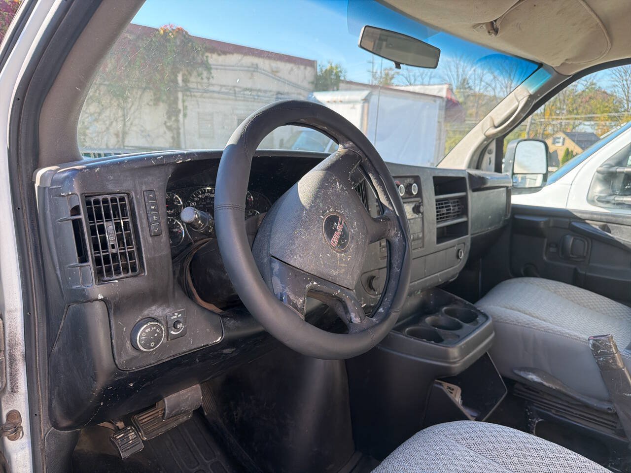 Used 2010 GMC Savana 3500 RWD image 8