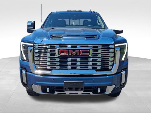 Used 2025 GMC Sierra 2500 Denali w/ Denali Reserve Package AWD/4WD image 2